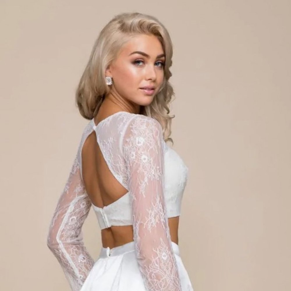 ***BRAND NEW *** LONG SLEEVE LACED TOP FLORAL EVENING BALL GOWN BY NARIANNA - XL